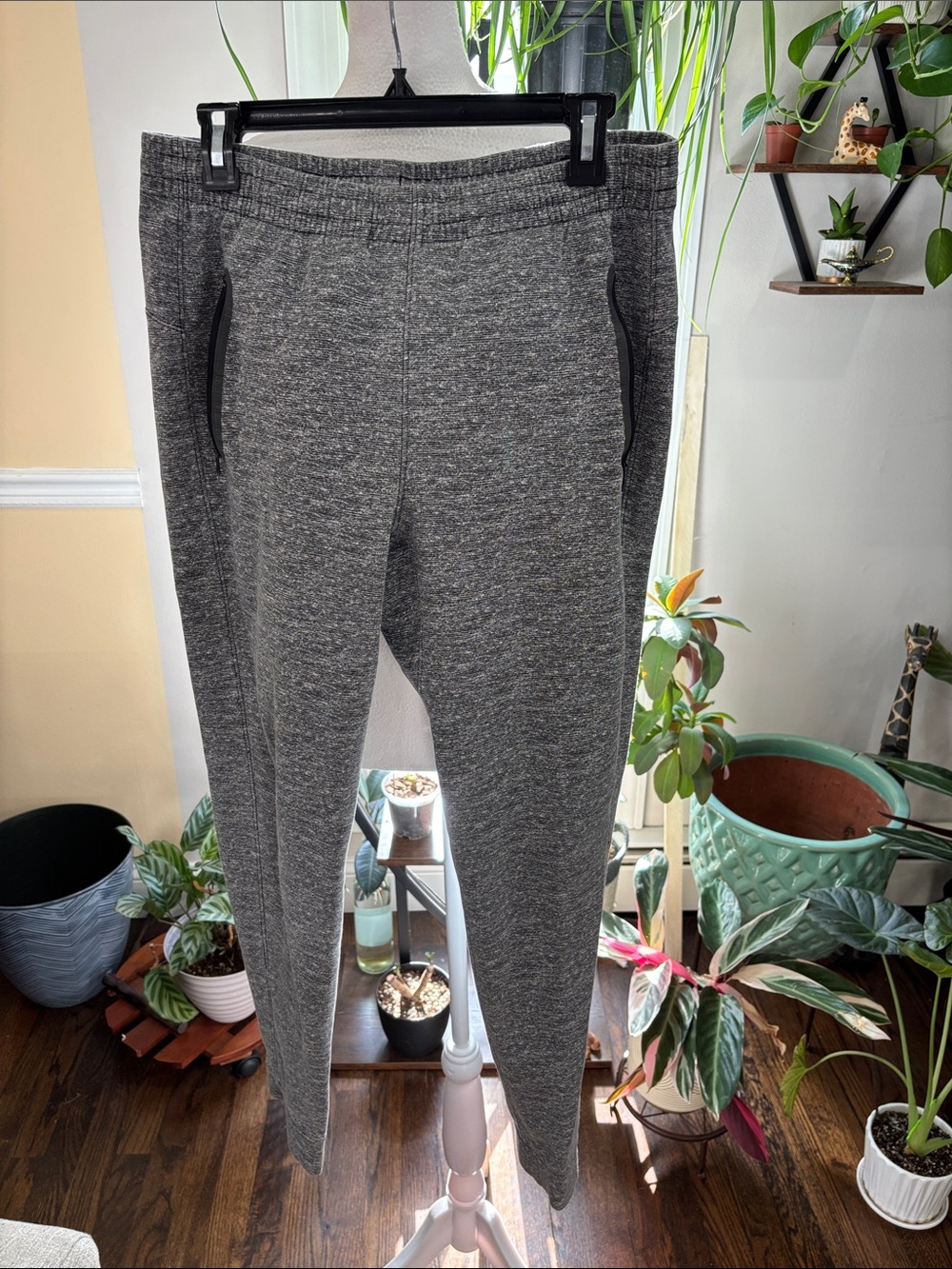 Old Navy Men's Gray fleece Jogger Pants size M